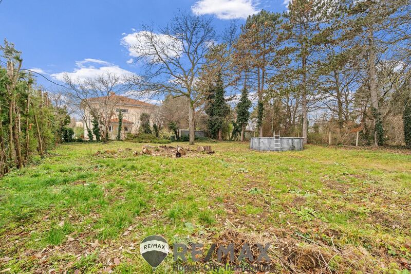 "Baugrundst&uuml;ck in herrlicher Ruhelage von Strasshof ? 738 m&sup2;"