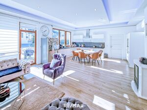 Hochwertiger 106 m&sup2; Altbau-Wohntraum mit sonnigem Balkon im Zentrum von V&ouml;ls!