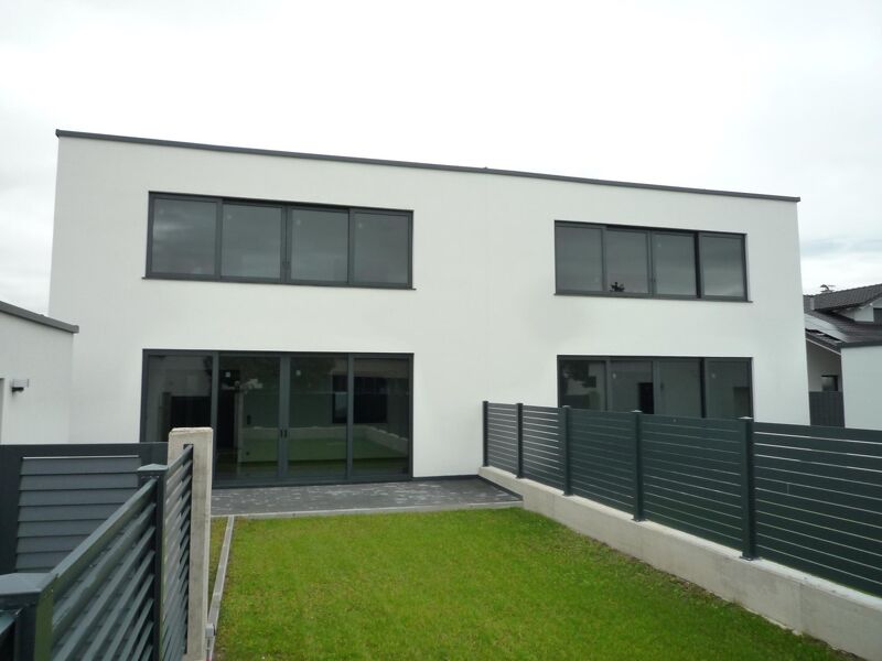 Gro&szlig;z&uuml;gige Linke Seite Doppelhaush&auml;lfte 4a mit 2 Wohnungen in sonniger Ruhelage!