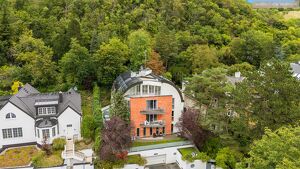 "Drau&szlig;en in Sievering bl&uuml;ht schon der Flieder,.." Bestlage 19. Bezirk