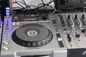 Pioneer DJM 700 Profi DJ Mixer