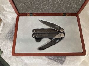 Leatherman Damascus Wave multitool