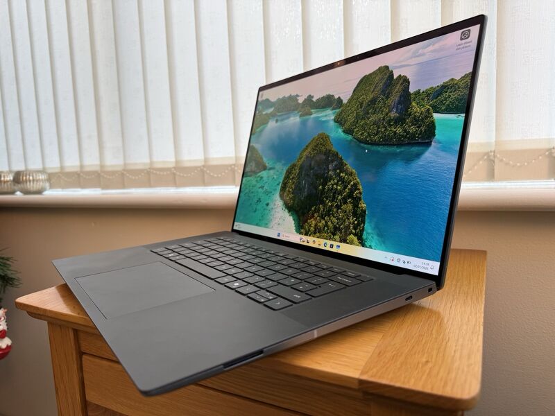 Dell Precision 5690 16" Ultra 9 185H