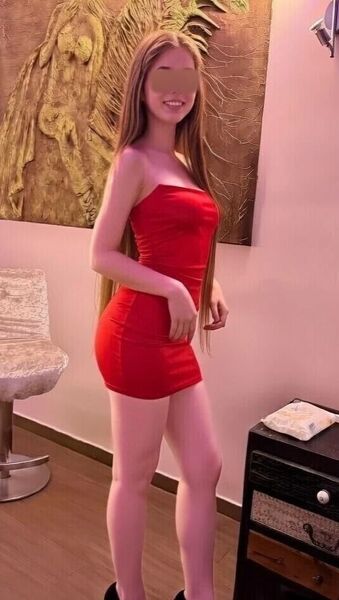 Roxy 18-jährige süße Teenie – total geil auf Sex