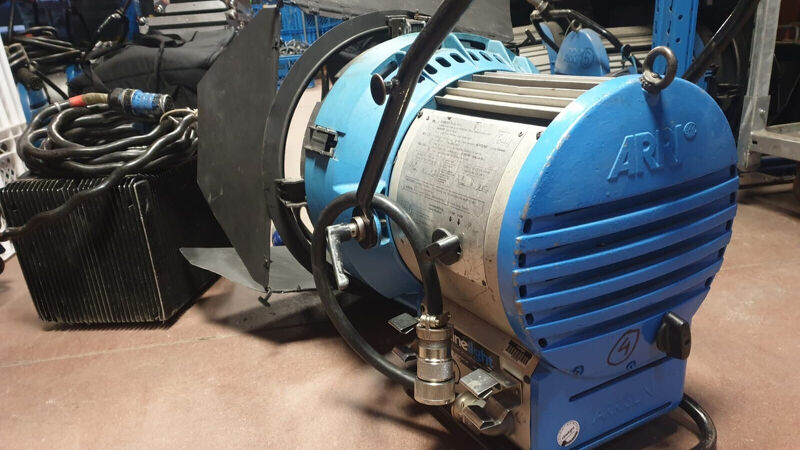 Arrisun M-series 2,5/4kW HMI Lampenkopf + Vorschaltgerät Arri/PowerGems 2,5/4 kW + Objektiv-Kit