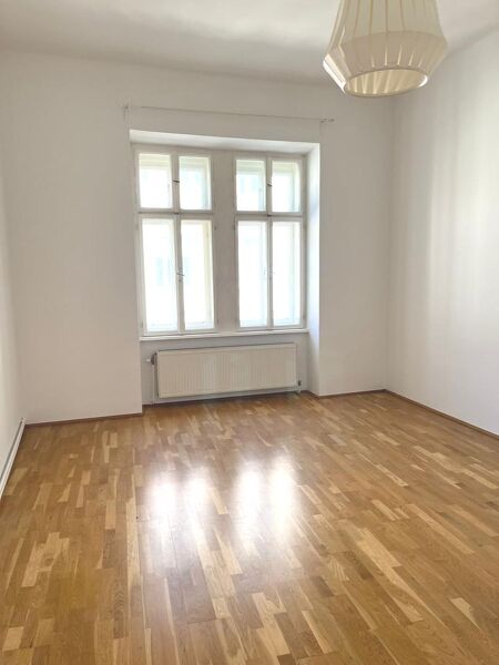 Stilvolle und sehr sonnige Altbauwohnung in bester Lage