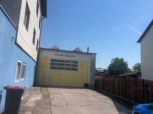 Halle mit MB Widmung     ab  April 2026   460 m2  frei, 67 m2 B&uuml;ro, 100 m2 Au&szlig;enfl&auml;che