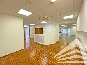 B&uuml;rofl&auml;che mit Seminarr&auml;umen und Tiefgarage am Schillerpark!