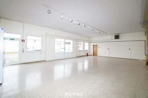 Gewerbeimmobilie - B&uuml;ro trifft auf vielseitigen Gro&szlig;raum