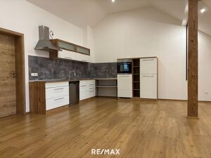 Sch&ouml;ne Dachgeschosswohnung in zentraler Lage: 109 m&sup2;, 3 Zimmer & Terrasse