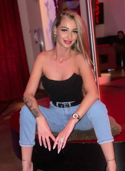 ANNA FEUCHT UND GEIL