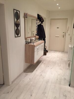 "Sonnige, helle 2-Zimmerwohnung mit Balkon und K&uuml;che und Essbereich"