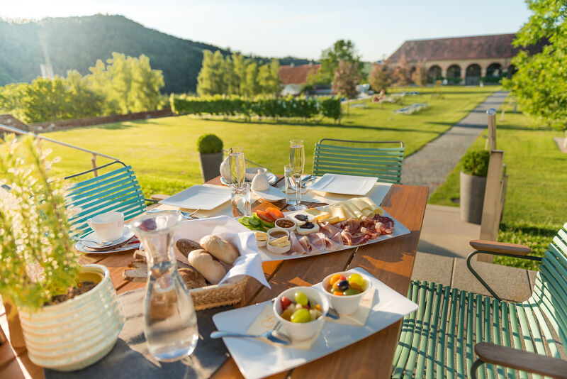 Hotel Schloss Seggau sucht:   Leidenschaftliche Gastgeber und Hilfskr&auml;fte im Service