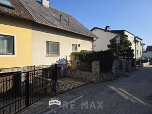 "Haus Emma - mit "Schirm, Charme & Melone"