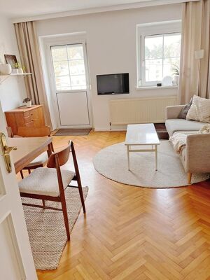 Gem&uuml;tliche 3-Zimmerwohnung mit kleinem Balkon und ca. 42 m&sup2; Dachbodenr&auml;ume!
