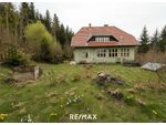 Gro&szlig;z&uuml;giges Wohnhaus auf gro&szlig;em Grundst&uuml;ck in idyllischer Lage! Sanierungsbed&uuml;rftig!