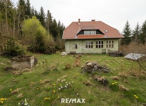 Gro&szlig;z&uuml;giges Wohnhaus auf gro&szlig;em Grundst&uuml;ck in idyllischer Lage! Sanierungsbed&uuml;rftig!