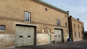 Gro&szlig;e, hohe Halle im S&uuml;den von Wien zu mieten!