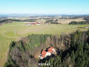 M&auml;rchenhaftes Wohnen im kleinen Schloss ? Einzigartiges Anwesen in Alleinlage in Schardenberg