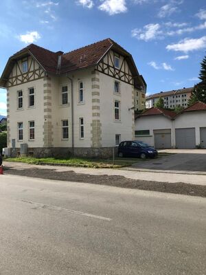 Ehemaliger Supermarkt mit 2 Wohneinheiten zu verkaufen