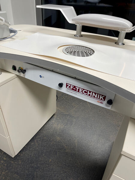 Nageltisch B&auml;hr mit Absaugung