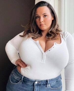 Wist du Frauen mit gro&szlig;en Titten in deiner Gegend treffen