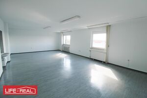 helles, ger&auml;umiges B&uuml;ro in Traun