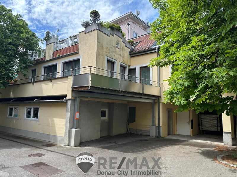 "Großzügige 215 m² Wohnung mit 35 m² Terrasse in Innenhoflage!"
