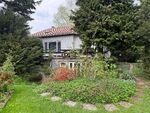 TEILUNTERKELLERTER BUNGALOW MIT POOL UND SCH&Ouml;NEM GR&Uuml;NBLICK