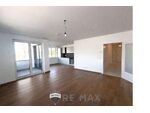 "Wohnung mit Balkon und Parkplatz"