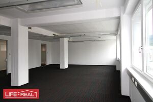 B&uuml;ro im modernen Businesskomplex