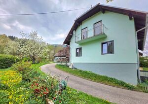Ger&auml;umiges Haus mit gro&szlig;em Grundst&uuml;ck und Nebengeb&auml;ude!