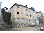 Gro&szlig;es Wohnhaus im Stadtbereich