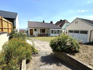 Entz&uuml;ckender Bungalow mit 2 Garagen