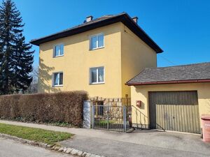 RENOVIERUNGSBED&Uuml;RTIGES EIN-ZWEIFAMILIENHAUS IN ZENTRALER LAGE