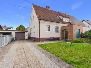 ST. MARTIN bei TRAUN : Wohnhaus (Doppelhaush&auml;lfte) ca. 135 m&sup2; Wohnfl&auml;che + GARAGE, GRUNDST&Uuml;CK ca. 469 m&sup2;