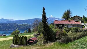 Wohnhaus mit See- und Panoramablick