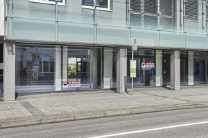 B&uuml;ro-, Gesch&auml;fts- oder Ausstellungslokal mit gro&szlig;fl&auml;chiger Auslagenfront