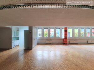 Erfolgreiches Arbeiten auf 500m&sup2; moderner B&uuml;rofl&auml;che "mitten im Dritten"