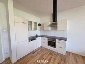 Moderne 3-Zimmer-Wohnung mit Loggia in zentraler Lage
