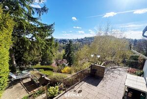 Gr&uuml;nes Refugium mit Pool, Terrasse und herrlicher Aussicht