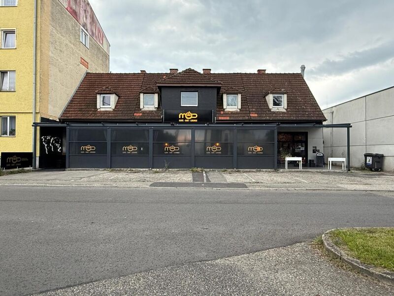 Gastlokal mit Wintergarten , Pächterwohnung und Gastzimmer in sehr guter Lage plus Parkplatz