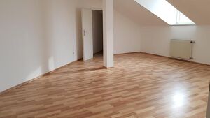 2er WG - unbefristet Dachgescho&szlig;  - U1, freundliche - preiswert