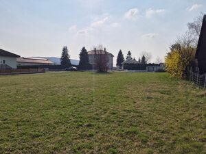 FAST EBENE, SONNIGE BAUGRUNDST&Uuml;CKE IN RUHIGER DORFLAGE