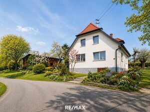 Gepflegtes Wohnhaus mit gro&szlig;em Grundst&uuml;ck, Garage und Nebengeb&auml;ude in Bocksdorf