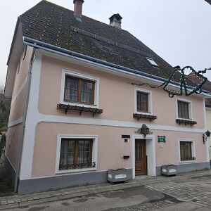 Gro&szlig;z&uuml;giges Althaus mit Terrasse und Balkon