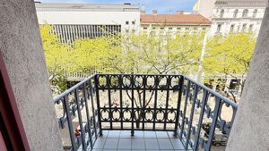 Klassisch-sch&ouml;nes ALTBAU- B&uuml;ro mit BALKON zur Mariahilfer Stra&szlig;e in unmittelbarer U3-N&auml;he