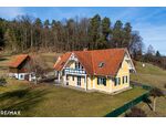 LANDHAUSVILLA mit HOF-ENSEMBLE, G&Auml;STEWOHNUNGEN UND ENTWICKLUNGSPOTENTIAL