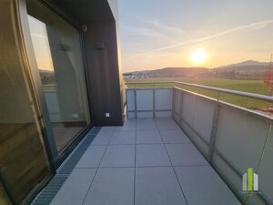 Modernes Wohngl&uuml;ck: Exklusive 4-Zimmer-DG-Wohnung mit West-Balkon