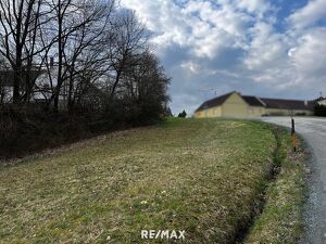 sonniges kleines Baugrundst&uuml;ck in der N&auml;he vom Badesee Rauchwart